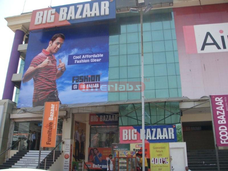 Dhoni Hording Big Bazaar